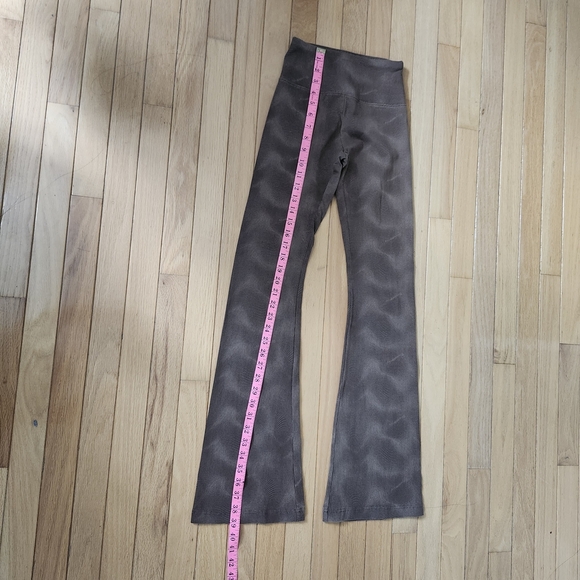 No Boundaries Brown Flare Leggings XS – Casual Comfort, Trendy Everyday Wear - Picture 3 of 8